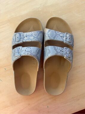 Freedom Moses Sandals in Light Silver and Blue Snake-Print